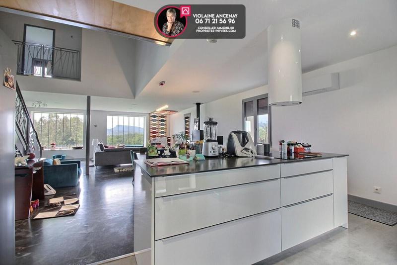 Maison - 340 m² - 13 pièces