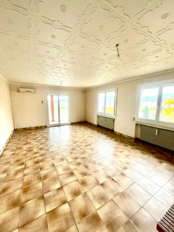 Maison - 104 m² - 5 pièces
