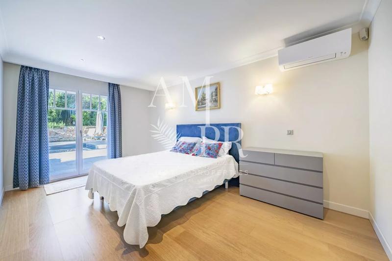 Villa - 257 m² - 4 pièces