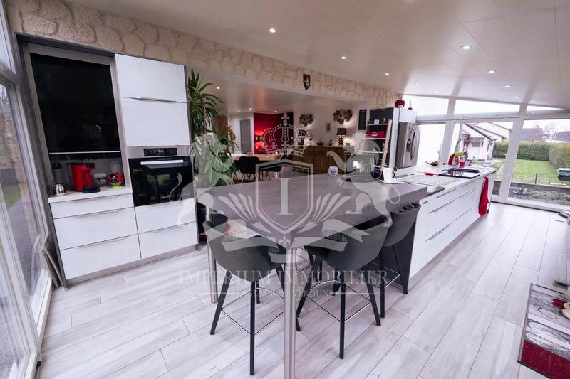 Maison - 143 m² - 7 pièces