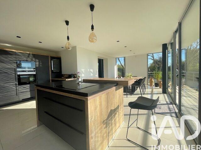 Maison - 290 m² - 8 pièces