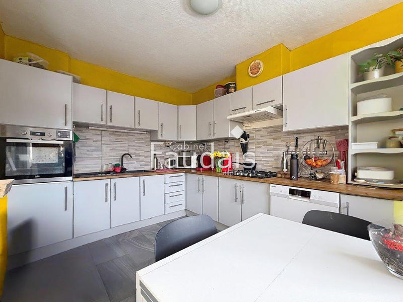 Maison - 135 m² - 9 pièces