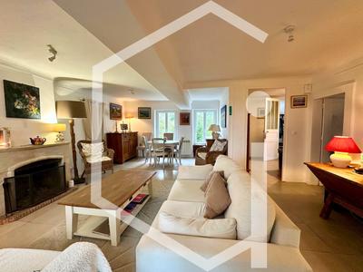 Maison - 182 m² - 7 pièces