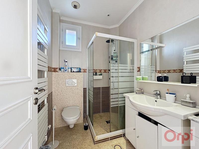 Demeure - 203 m² - 9 pièces