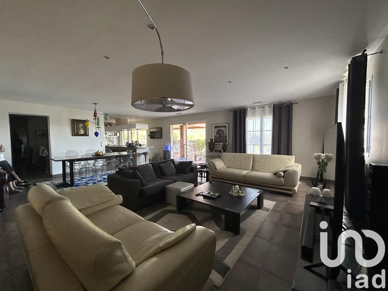 Maison - 221 m² - 6 pièces