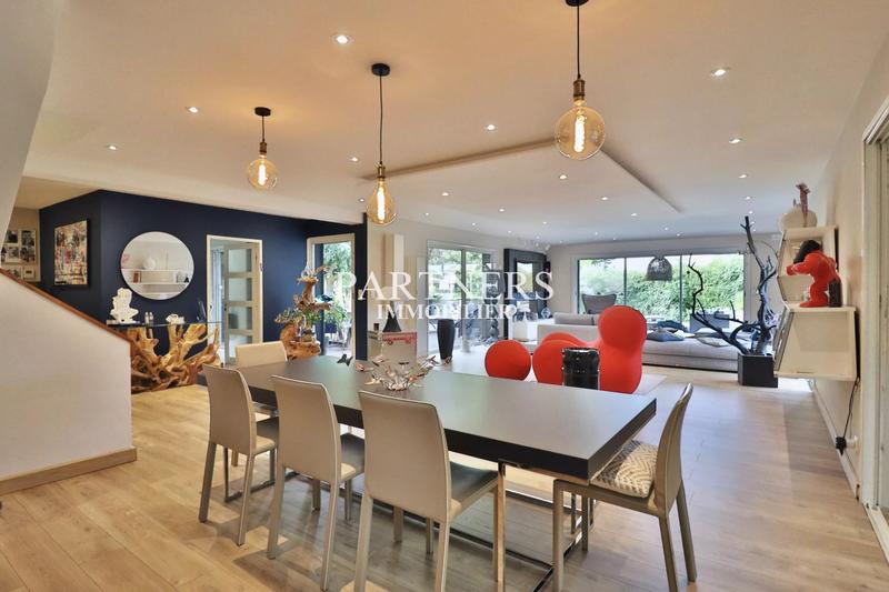 Maison - 300 m² - 10 pièces