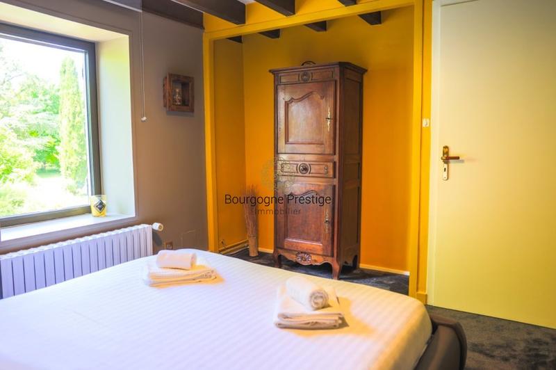 Propriété - 250 m² - 9 pièces