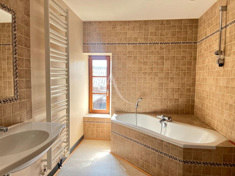 Maison - 310 m² - 12 pièces