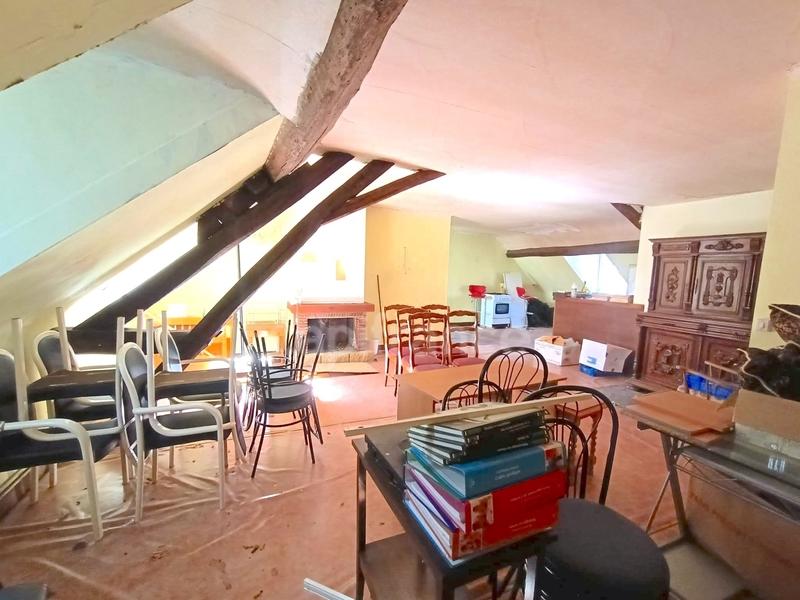 Maison - 370 m² - 13 pièces