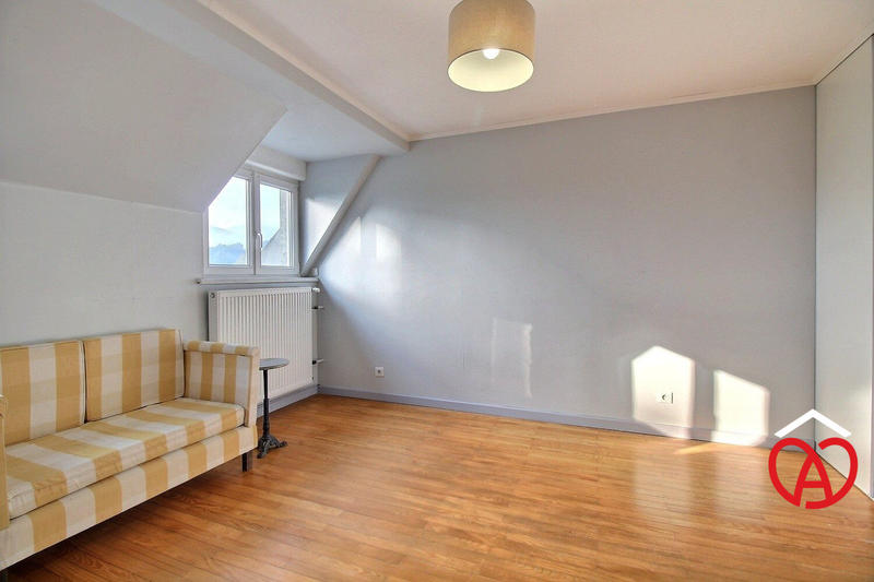 Maison - 216 m² - 8 pièces