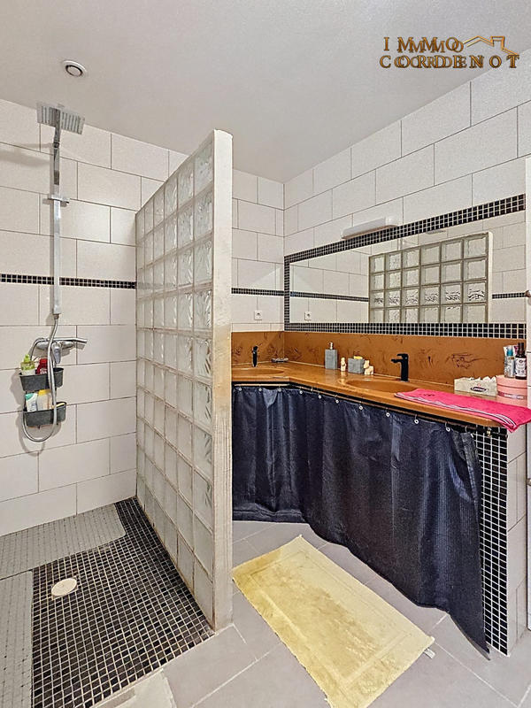 Villa - 200 m² - 6 pièces