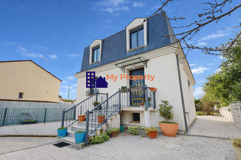 Maison - 137 m² - 7 pièces