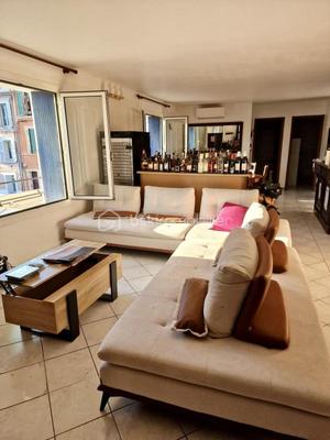 Appartement - 100 m² - 5 pièces