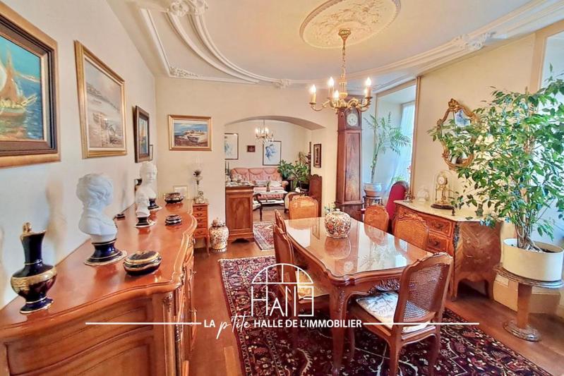 Maison - 214 m² - 6 pièces