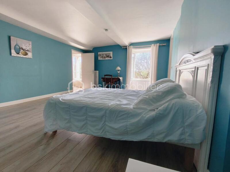 Demeure - 230 m² - 10 pièces