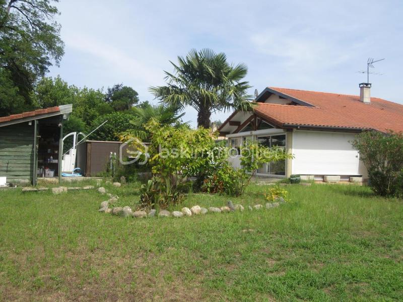 Maison - 200 m² - 8 pièces