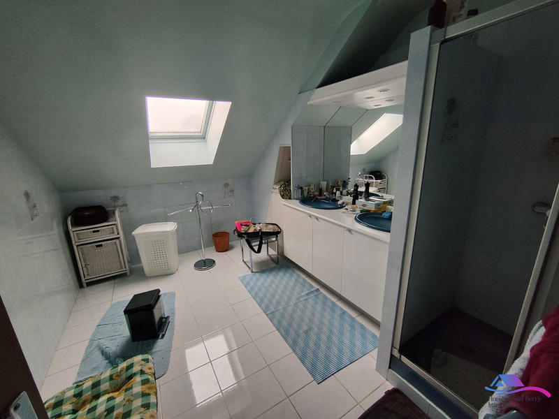 Maison - 334 m² - 6 pièces