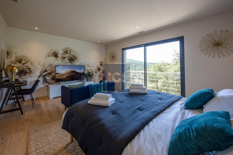 Villa - 220 m² - 6 pièces