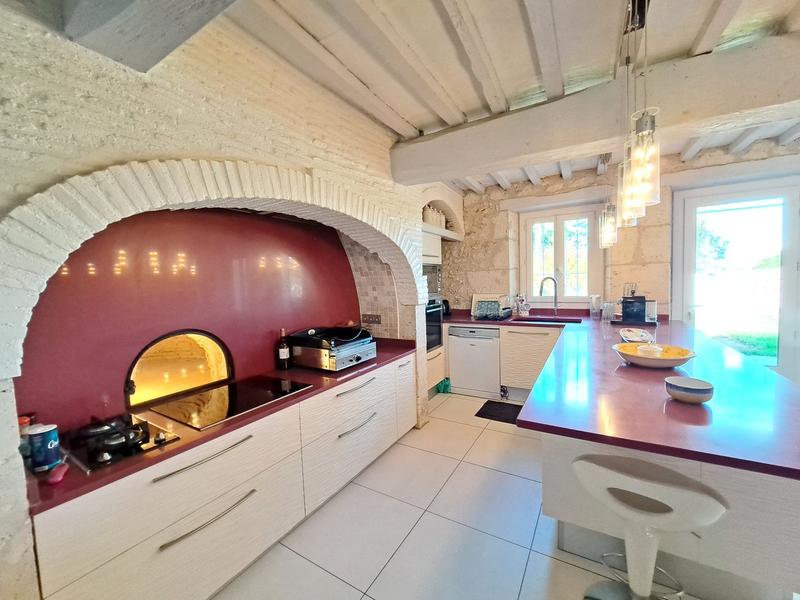 Maison - 250 m² - 6 pièces