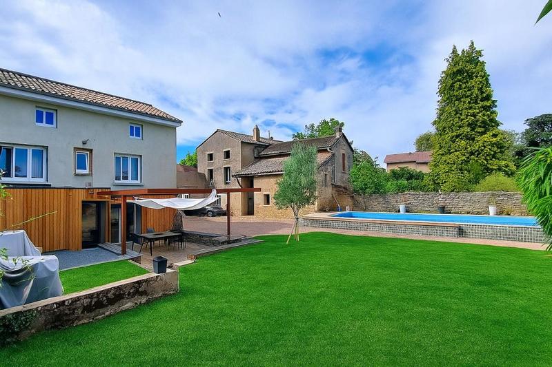 Maison - 215 m² - 6 pièces