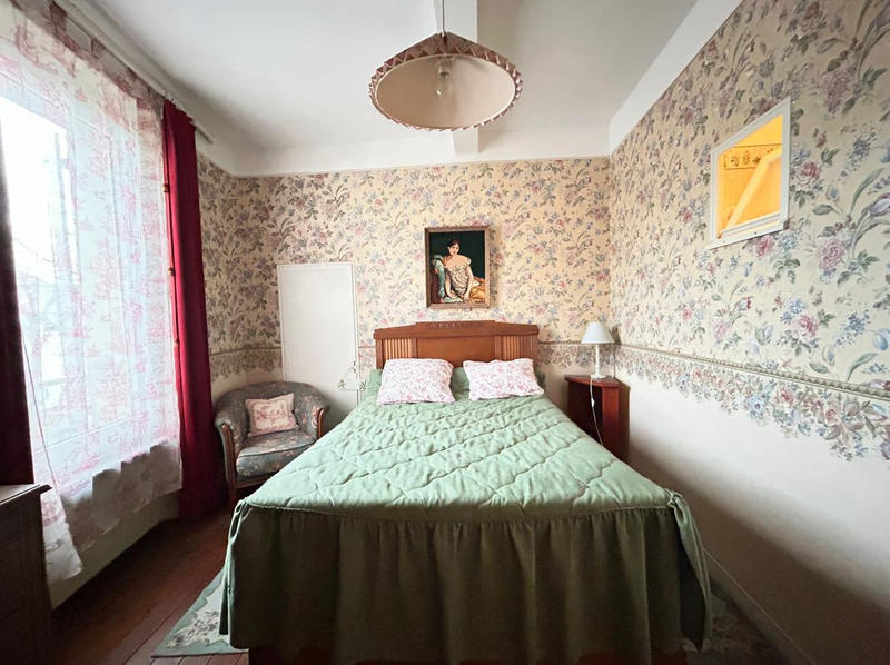 Maison - 280 m² - 8 pièces