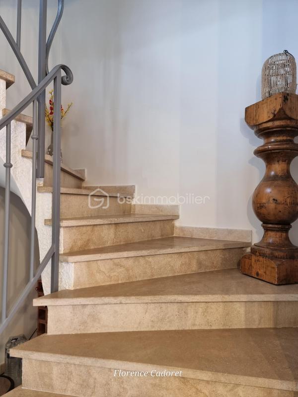 Villa - 239 m² - 8 pièces