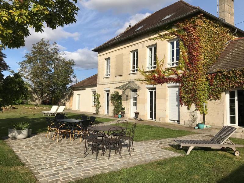 Propriété - 298 m² - 10 pièces