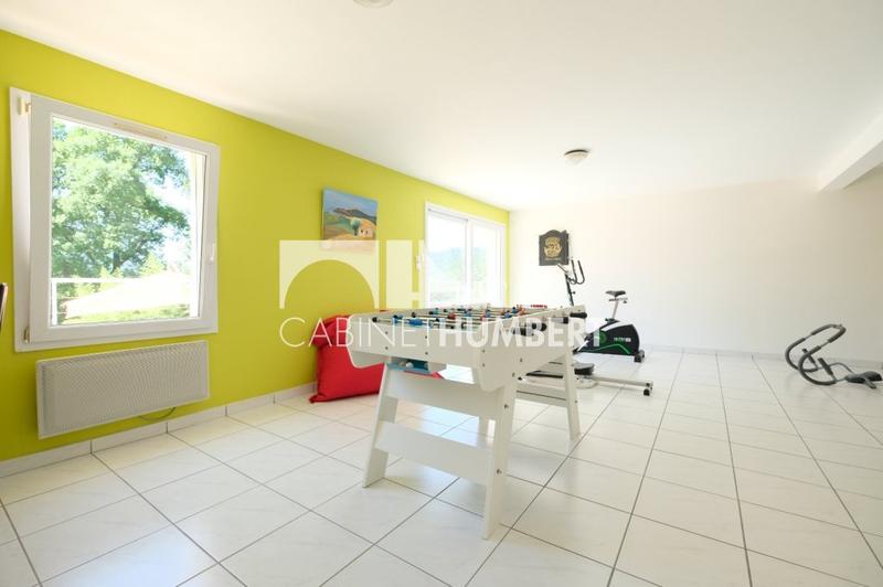 Maison - 220 m² - 7 pièces