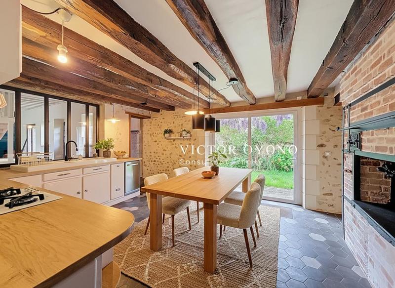 Maison - 220 m² - 9 pièces