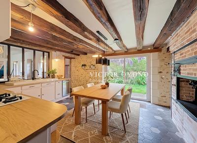 Maison - 220 m² - 9 pièces