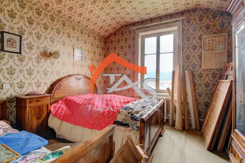 Maison - 374 m² - 10 pièces