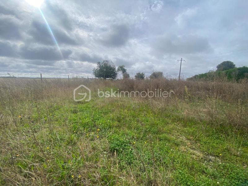 Terrain constructible - 738 m²
