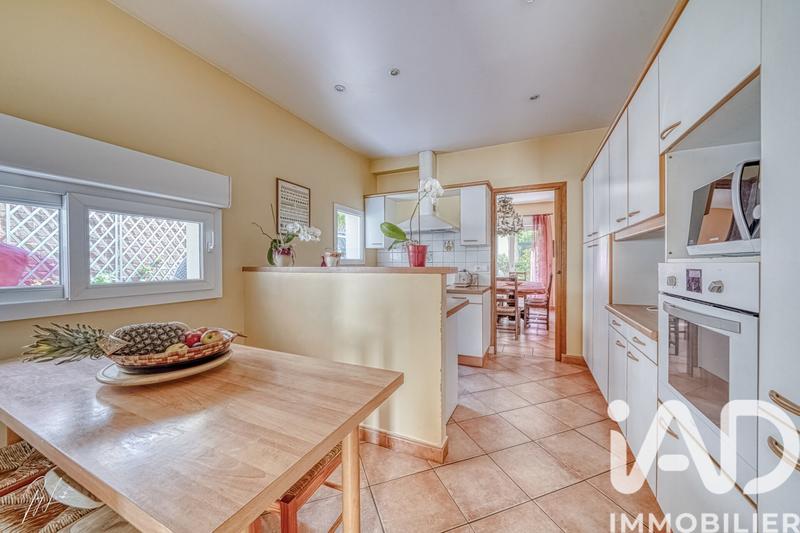 Maison - 214 m² - 8 pièces