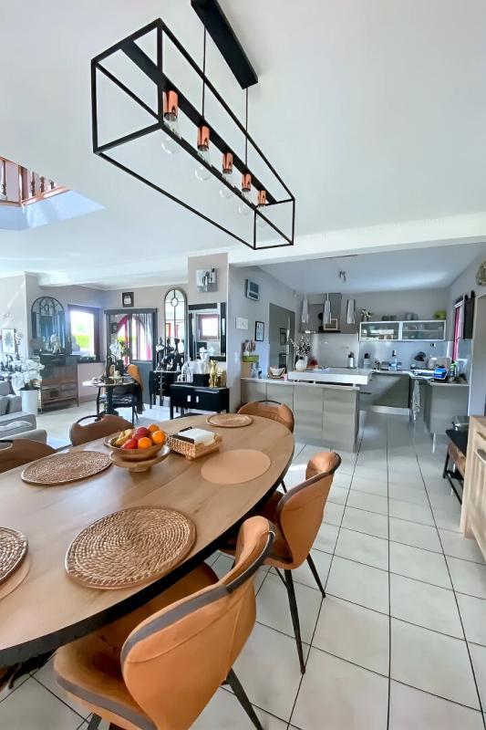 Maison - 232 m² - 5 pièces