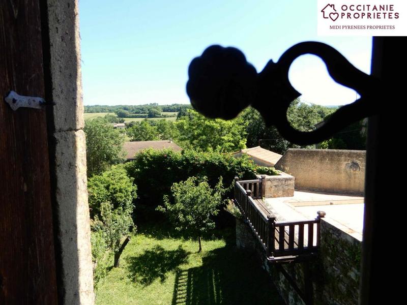 Demeure - 303 m² - 10 pièces