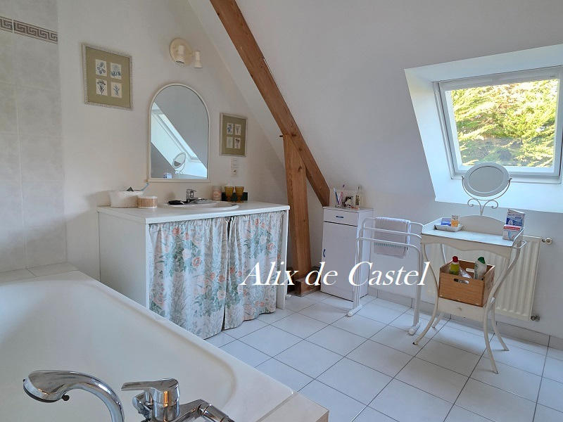 Maison - 275 m² - 9 pièces