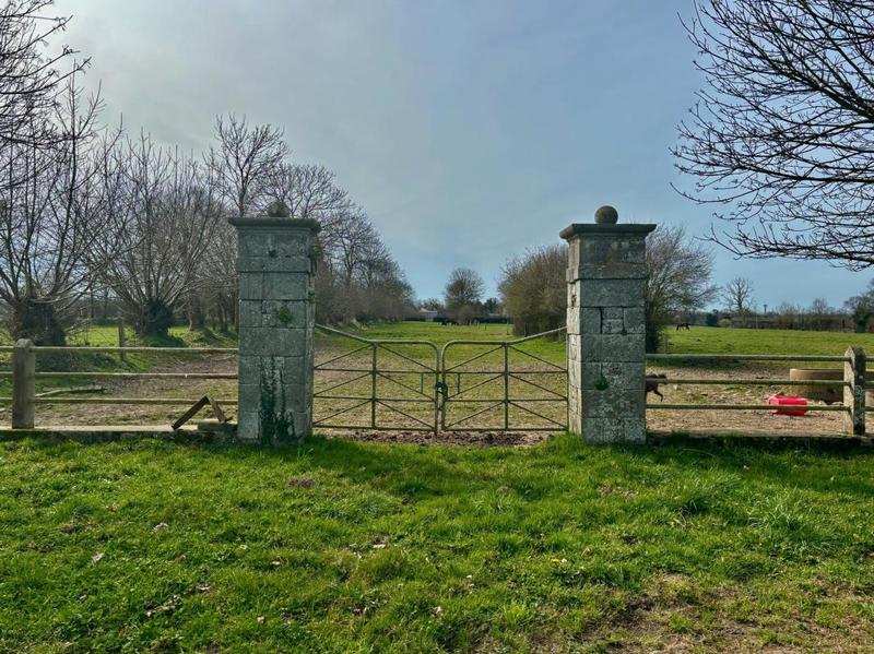 Maison - 250 m² - 9 pièces