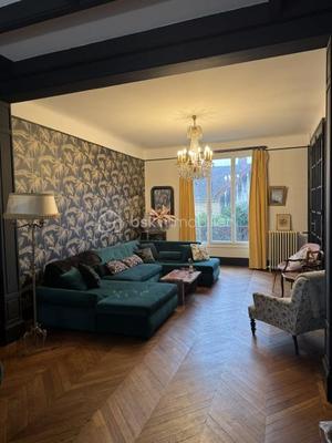 Maison - 276 m² - 8 pièces