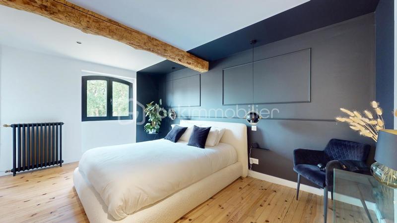 Propriété - 310 m² - 9 pièces