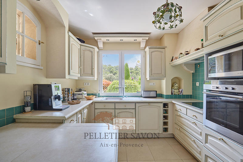 Maison - 225 m² - 7 pièces