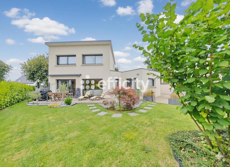 Maison - 121 m² - 6 pièces