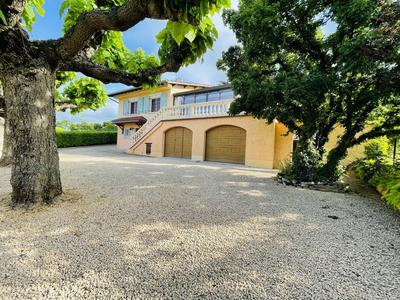 Maison - 200 m² - 8 pièces