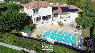 Maison - 325 m² - 10 pièces