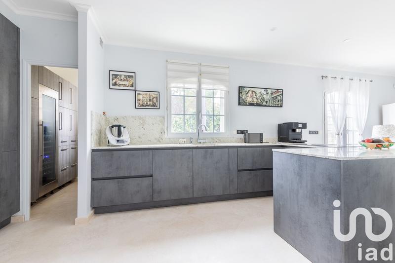 Maison - 220 m² - 10 pièces