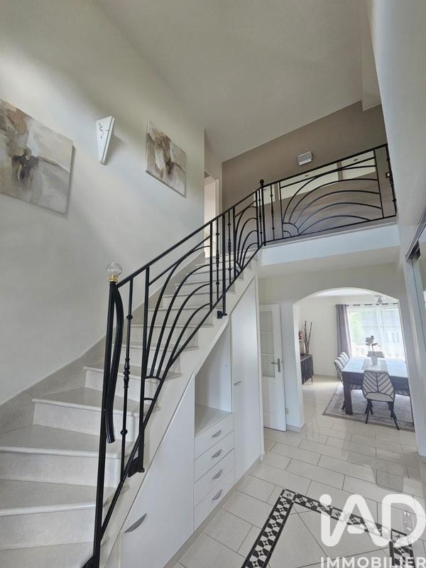 Maison - 211 m² - 8 pièces