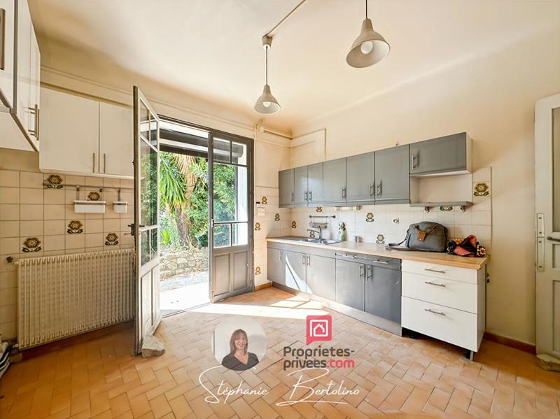 Maison - 180 m² - 7 pièces