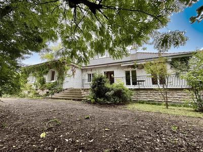 Maison traditionnelle - 181 m² - 7 pièces