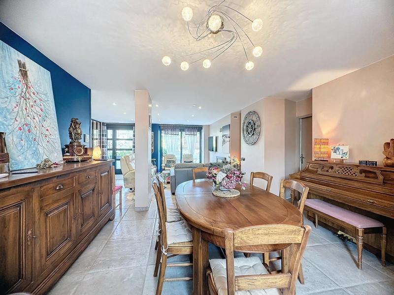 Appartement - 175 m² - 6 pièces