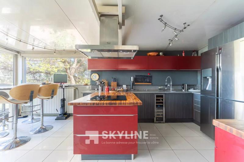 Maison - 320 m² - 8 pièces