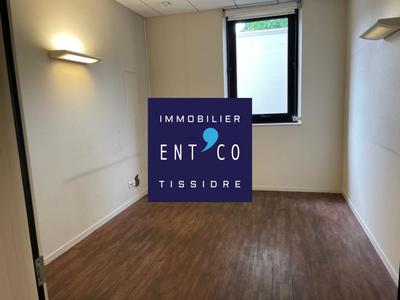 Local commercial - 141 m² - 4 pièces